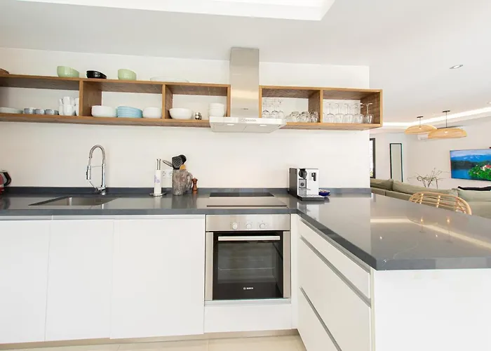 Feriehus Charming Townhouse/5bedrs/front Beach/private Pool