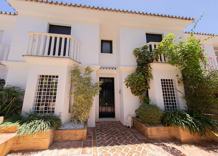 Charming Townhouse/5bedrs/front Beach/private Pool Feriehus Marbella