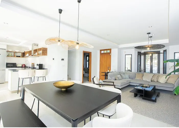 Charming Townhouse/5bedrs/front Beach/private Pool Feriehus *