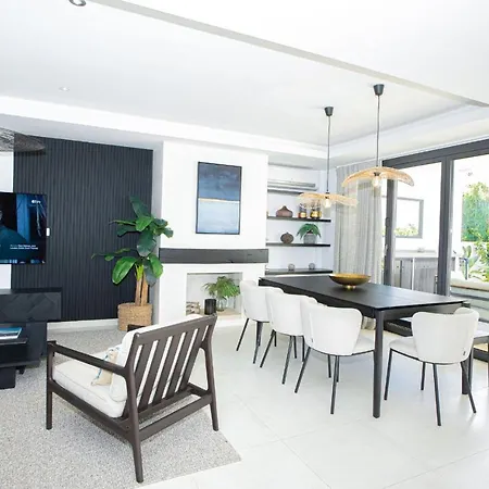 Prázdninový dům Charming Townhouse/5bedrs/front Beach/private Pool